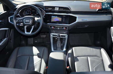 Внедорожник / Кроссовер Audi Q3 2022 в 