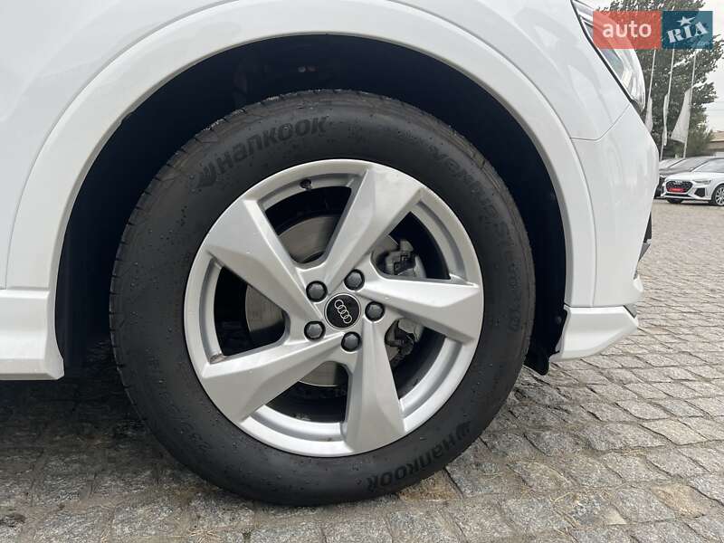 Внедорожник / Кроссовер Audi Q3 2024 в Днепре