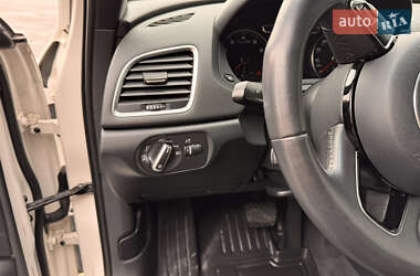 Позашляховик / Кросовер Audi Q3 2015 в 