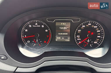 Позашляховик / Кросовер Audi Q3 2015 в 