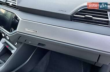 Позашляховик / Кросовер Audi Q3 2020 в 