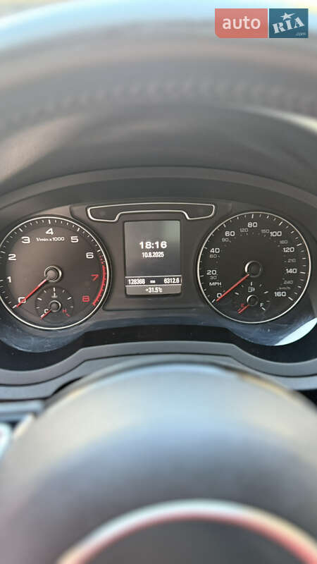 Внедорожник / Кроссовер Audi Q3 2014 в Ужгороде