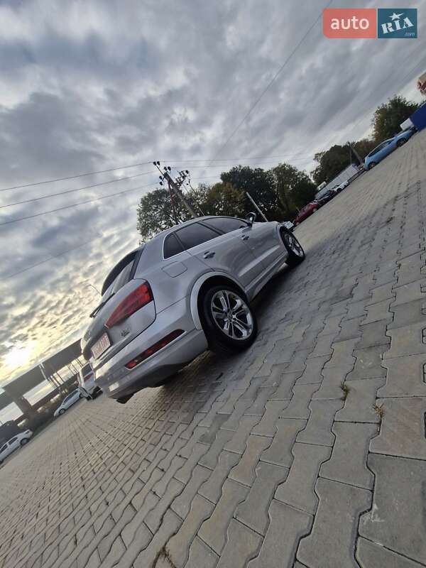 Позашляховик / Кросовер Audi Q3 2015 в Ужгороді