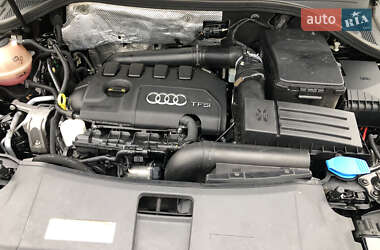 Внедорожник / Кроссовер Audi Q3 2016 в 
