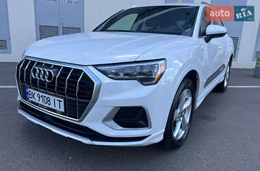 Внедорожник / Кроссовер Audi Q3 2021 в 