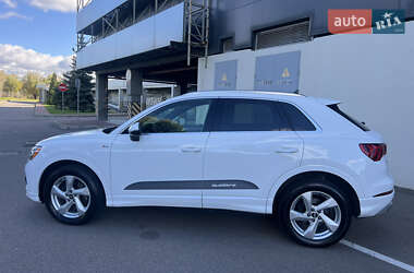 Внедорожник / Кроссовер Audi Q3 2021 в 