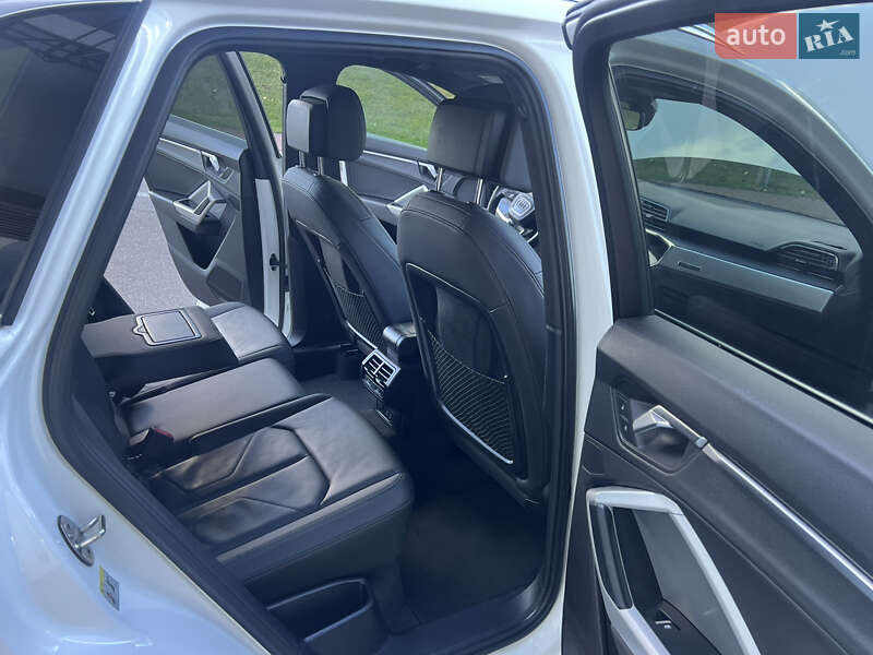 Позашляховик / Кросовер Audi Q3 2021 в Києві