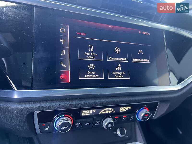 Позашляховик / Кросовер Audi Q3 2021 в Києві