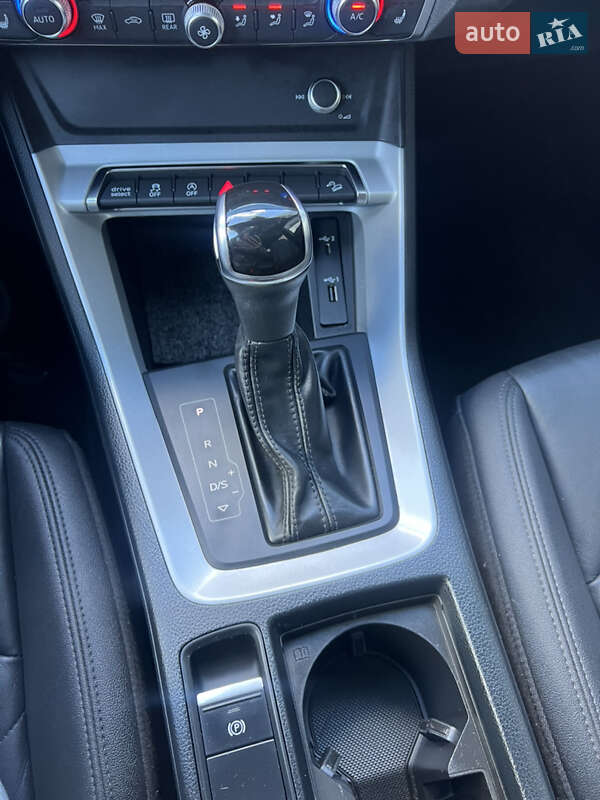 Позашляховик / Кросовер Audi Q3 2021 в Києві