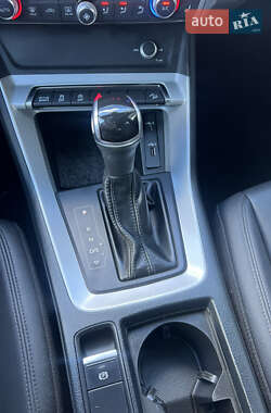 Внедорожник / Кроссовер Audi Q3 2021 в 