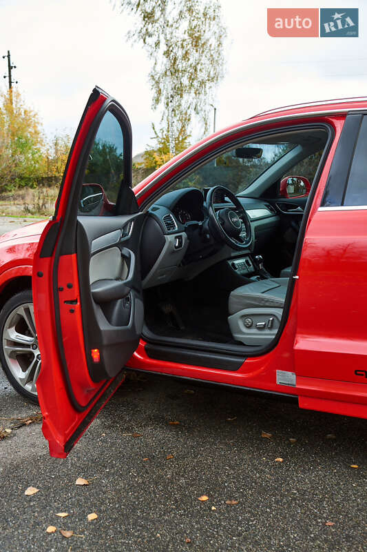 Внедорожник / Кроссовер Audi Q3 2015 в Киеве