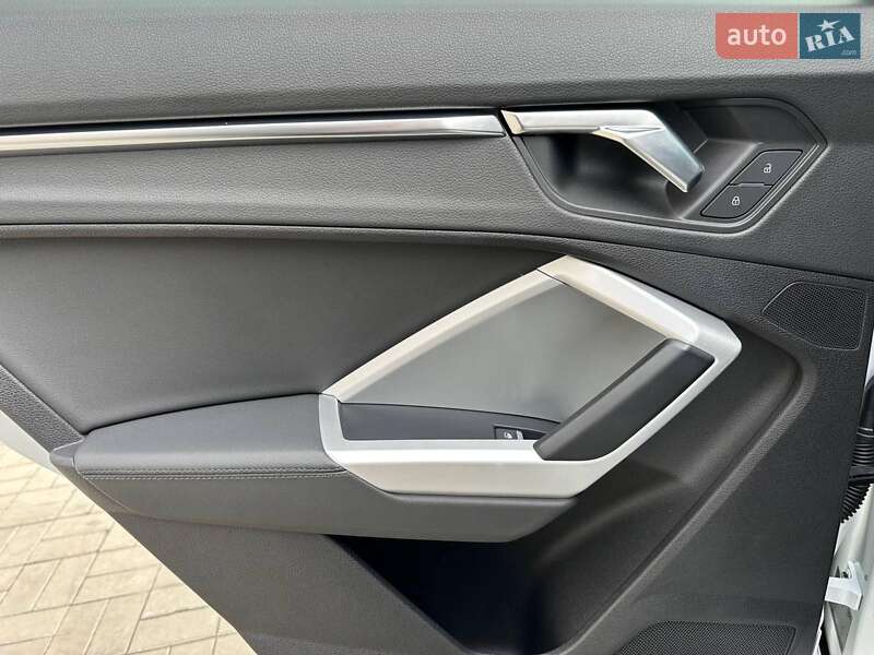 Позашляховик / Кросовер Audi Q3 2021 в Одесі
