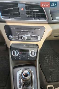 Позашляховик / Кросовер Audi Q3 2013 в 