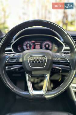Позашляховик / Кросовер Audi Q3 2019 в 