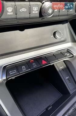 Позашляховик / Кросовер Audi Q3 2019 в 