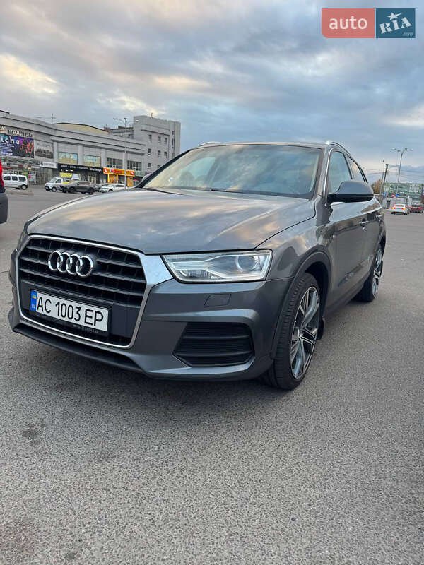 Позашляховик / Кросовер Audi Q3 2016 в 