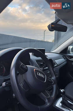 Позашляховик / Кросовер Audi Q3 2016 в 