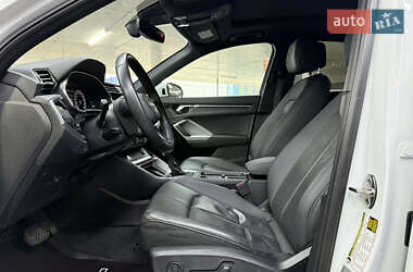 Позашляховик / Кросовер Audi Q3 2019 в 