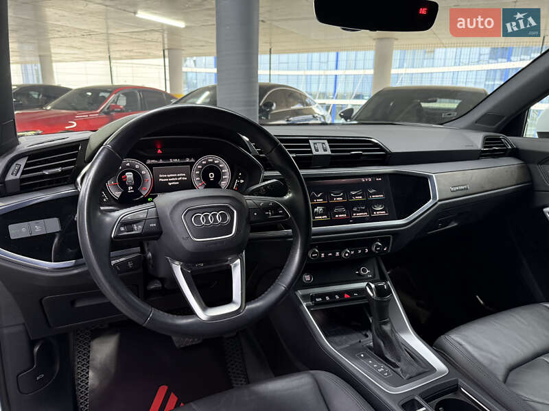 Позашляховик / Кросовер Audi Q3 2019 в Одесі