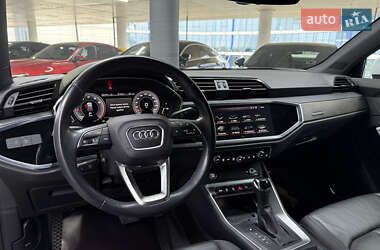 Позашляховик / Кросовер Audi Q3 2019 в 