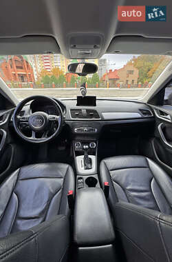 Позашляховик / Кросовер Audi Q3 2014 в 