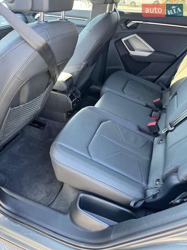 Позашляховик / Кросовер Audi Q3 2024 в Новомосковську