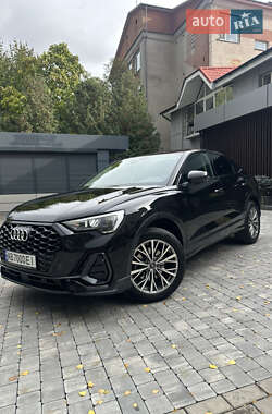 Позашляховик / Кросовер Audi Q3 2022 в 