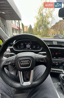 Позашляховик / Кросовер Audi Q3 2022 в 