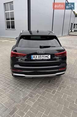 Позашляховик / Кросовер Audi Q3 2019 в 