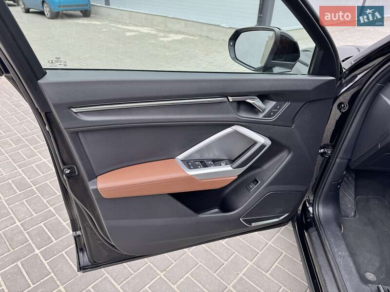 Позашляховик / Кросовер Audi Q3 2019 в Києві фото 12 Позашляховик / Кросовер Audi Q3 2019 в Києві