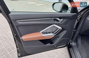 Позашляховик / Кросовер Audi Q3 2019 в 