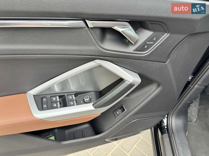 Позашляховик / Кросовер Audi Q3 2019 в Києві фото 13 Позашляховик / Кросовер Audi Q3 2019 в Києві