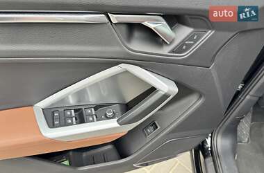 Позашляховик / Кросовер Audi Q3 2019 в 