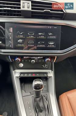 Позашляховик / Кросовер Audi Q3 2019 в 
