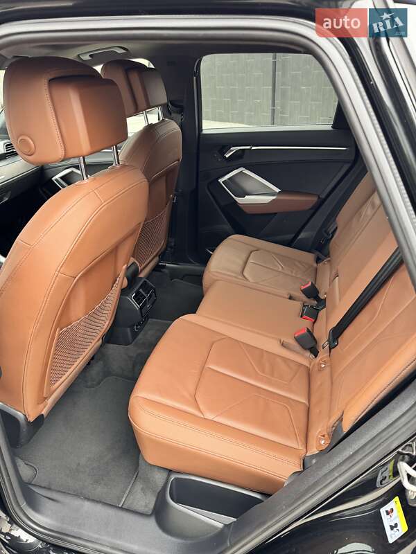 Позашляховик / Кросовер Audi Q3 2019 в Києві фото 25 Позашляховик / Кросовер Audi Q3 2019 в Києві