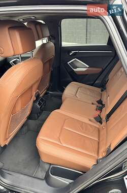 Позашляховик / Кросовер Audi Q3 2019 в 