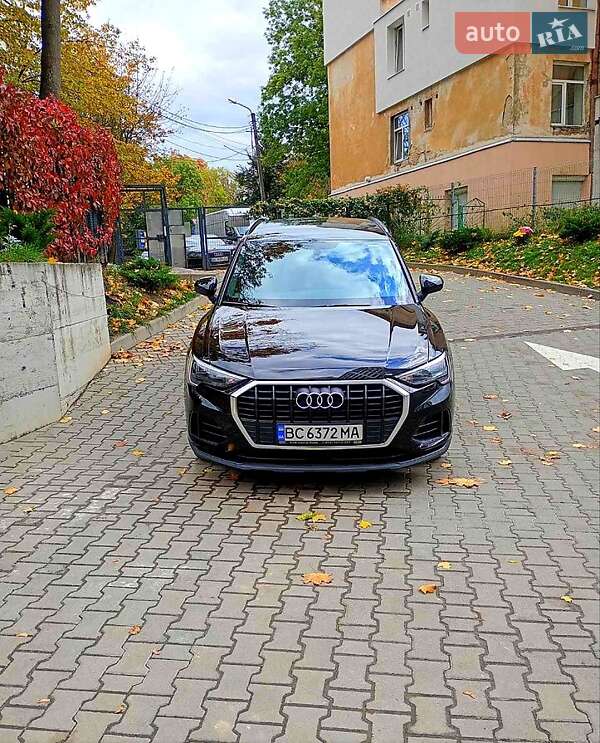 Позашляховик / Кросовер Audi Q3 2020 в  фото Позашляховик / Кросовер Audi Q3 2020 в