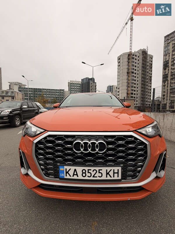 Позашляховик / Кросовер Audi Q3 2019 в  фото Позашляховик / Кросовер Audi Q3 2019 в
