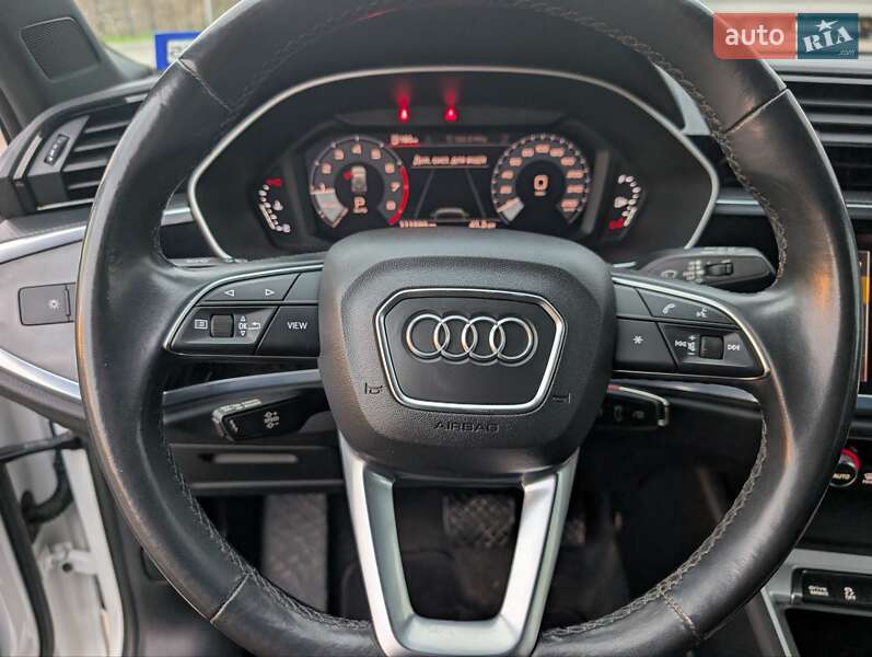 Позашляховик / Кросовер Audi Q3 2021 в Рівному