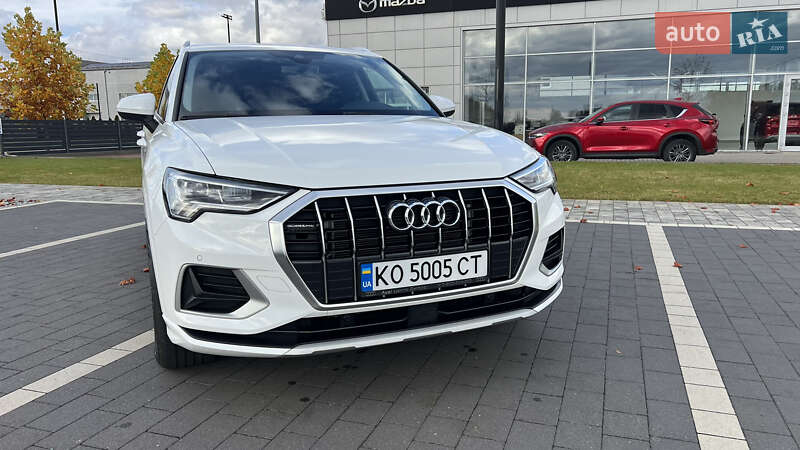 Позашляховик / Кросовер Audi Q3 2022 в Мукачевому
