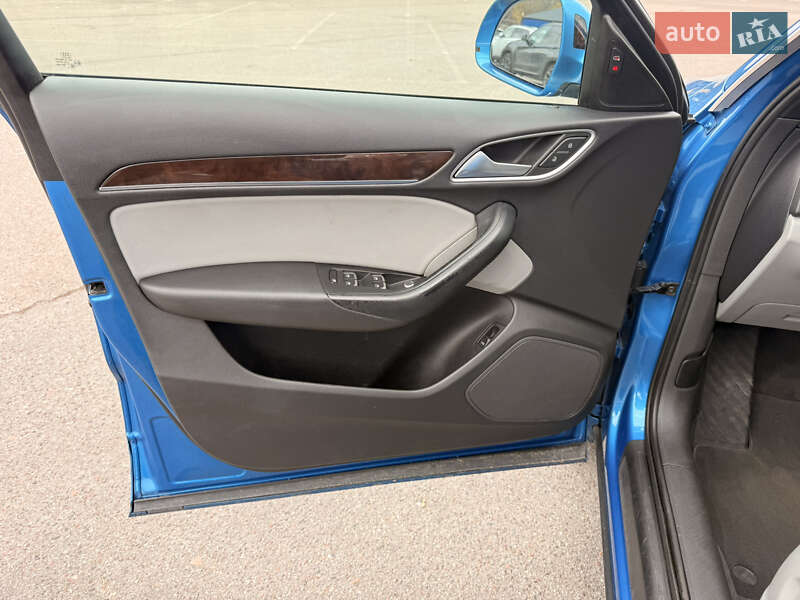 Внедорожник / Кроссовер Audi Q3 2015 в Львове