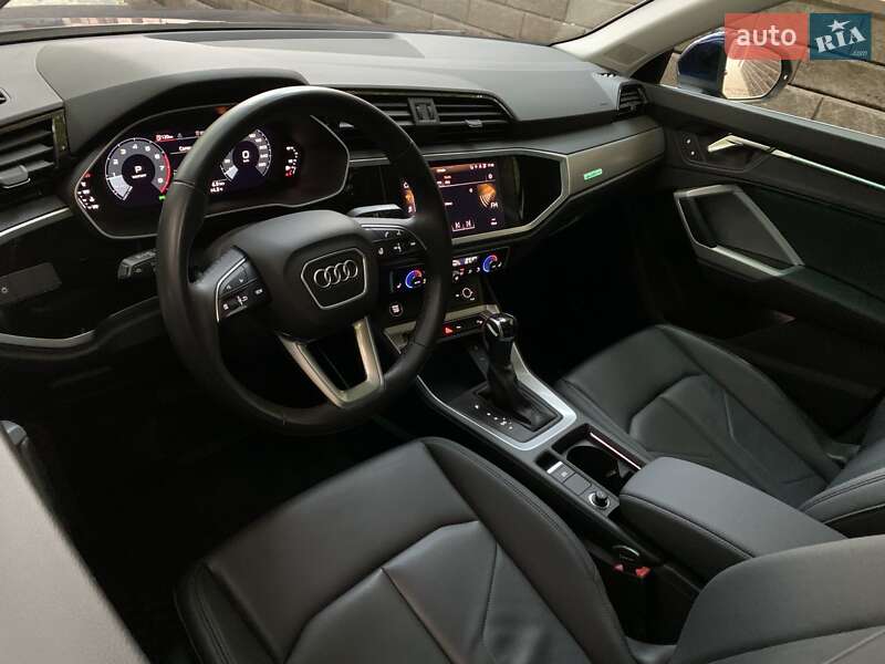 Позашляховик / Кросовер Audi Q3 2022 в Одесі