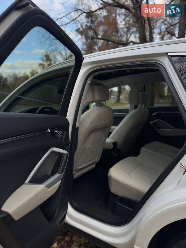 Позашляховик / Кросовер Audi Q3 2023 в Києві