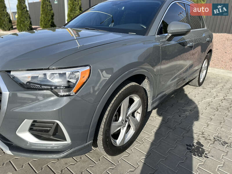 Внедорожник / Кроссовер Audi Q3 2019 в Тернополе