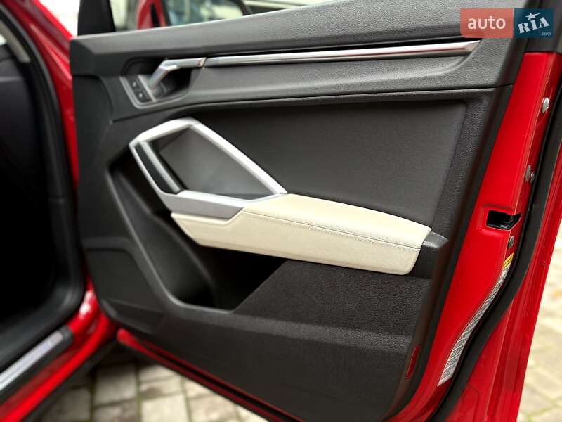 Позашляховик / Кросовер Audi Q3 2020 в Івано-Франківську