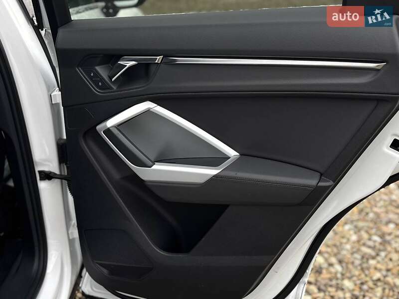 Внедорожник / Кроссовер Audi Q3 2020 в Стрые