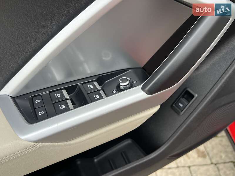Внедорожник / Кроссовер Audi Q3 2020 в Ровно