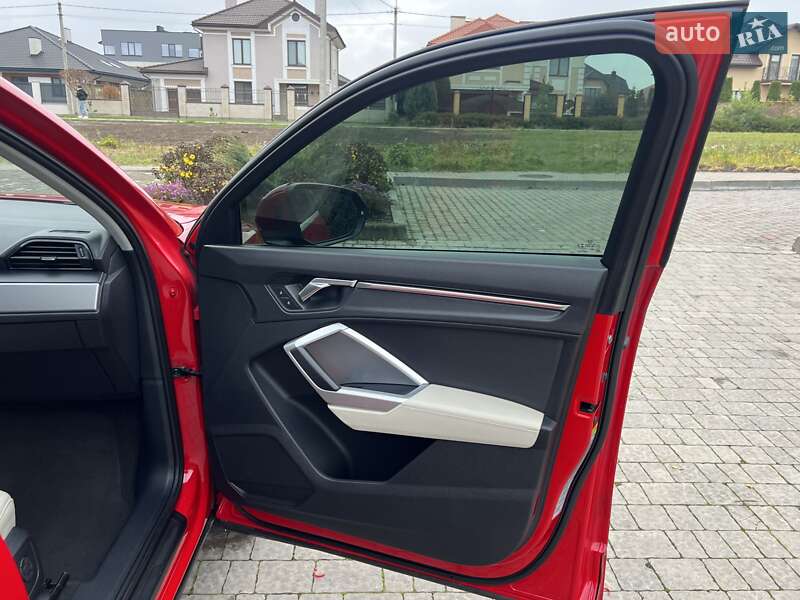 Внедорожник / Кроссовер Audi Q3 2020 в Ровно