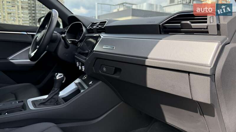 Позашляховик / Кросовер Audi Q3 2021 в Києві фото 22 Позашляховик / Кросовер Audi Q3 2021 в Києві