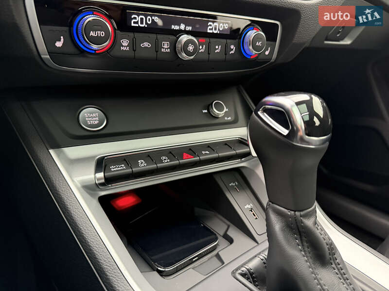 Позашляховик / Кросовер Audi Q3 2020 в Києві